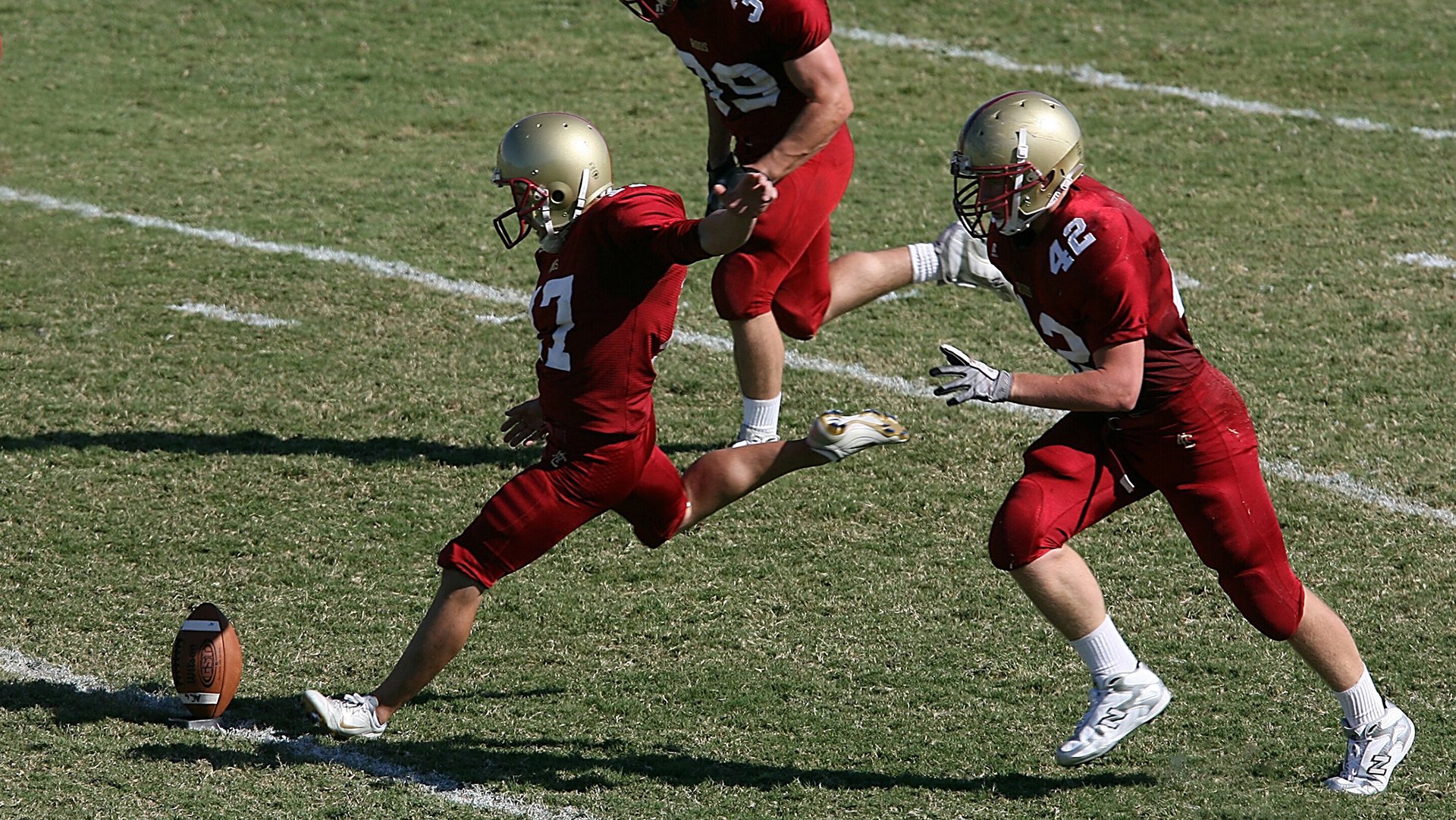 开云体育官方网站-F1年度争冠之夜,托尼完成里程碑,引擎轰鸣中的时代回响