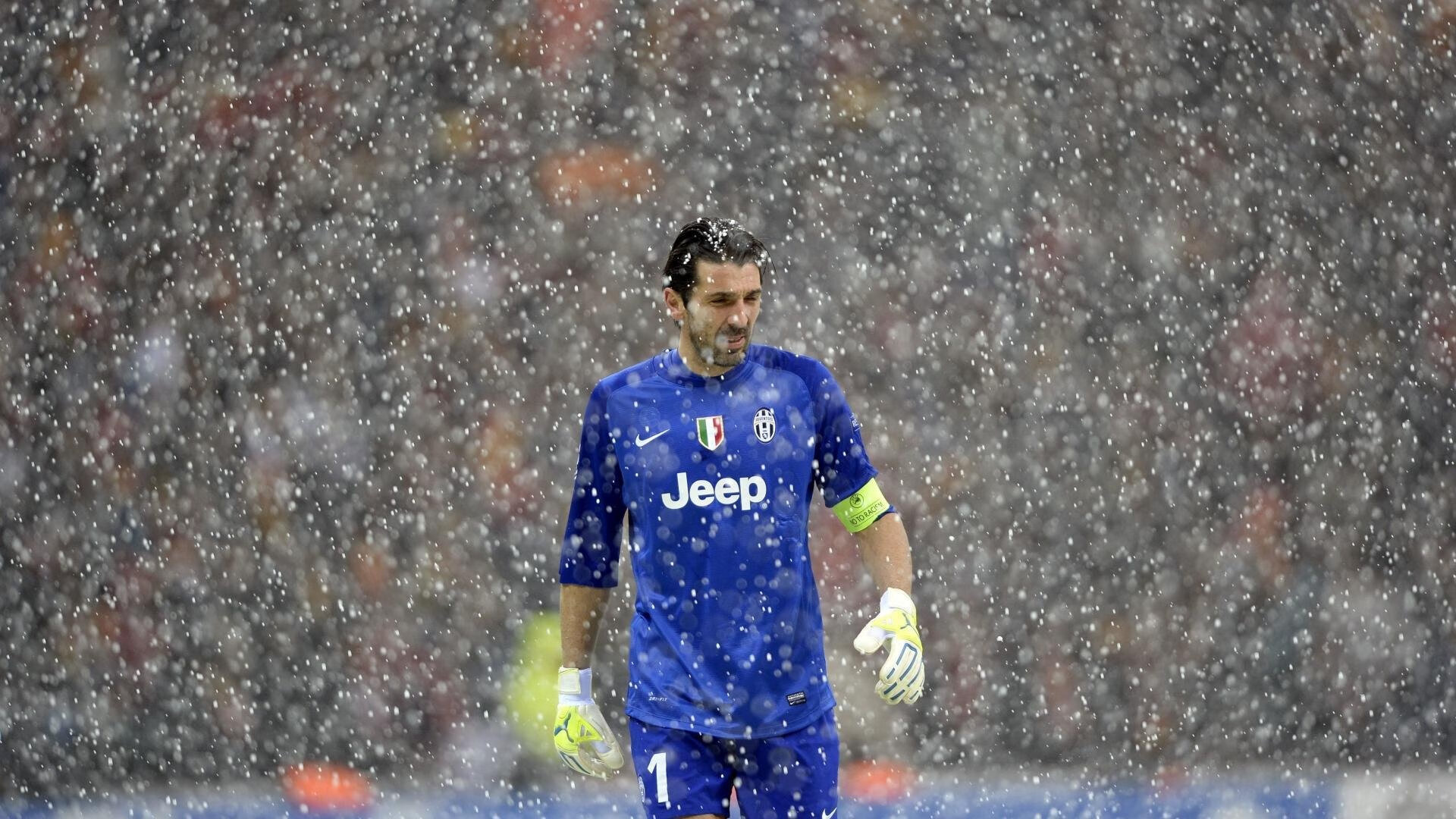 开云平台-苏亚雷斯比赛走势一手掌控,喀麦隆冲垮佛罗伦萨,足球版图的权力更迭